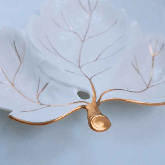 Decorative leave - Picture 2 of 3